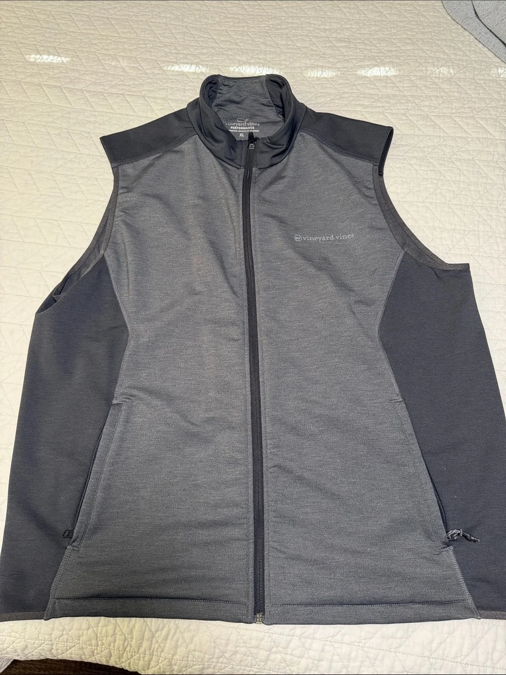 Vineyard Vines Men's Charcoal and Black Full-Zip Performance Vest